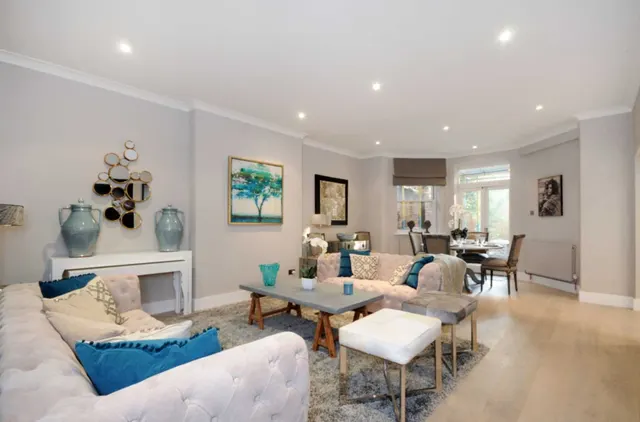 London, NW3, photo 1