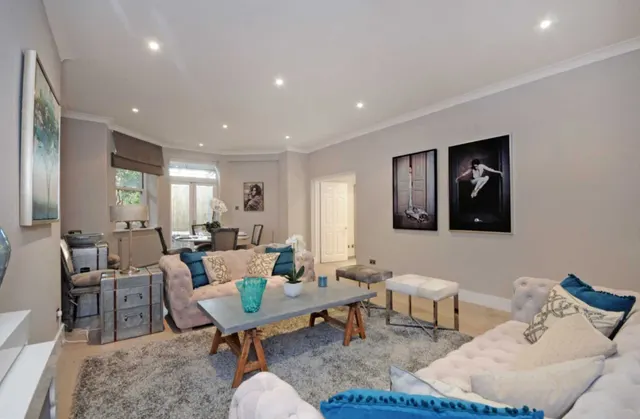 London, NW3, photo 2