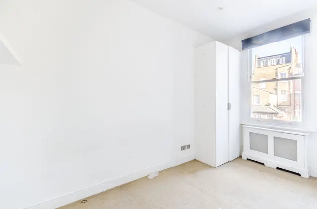 Photo 3 — First Floor Flat, 479 Fulham Palace Road, London