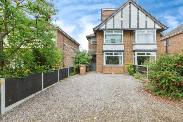 Leicester Road, Loughborough, photo 1