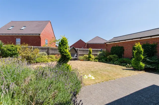 Blisworth Road, Barton Seagrave, photo 3
