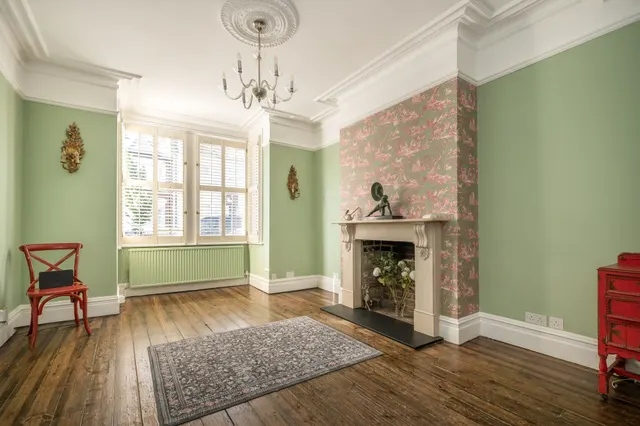 Photo 3 — Wilton Avenue, London, W4