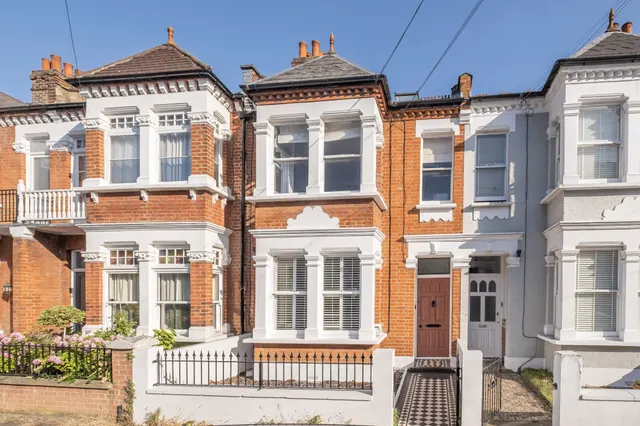 Wilton Avenue, London, W4, photo 1