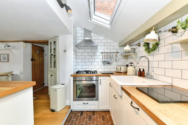 Court Lane, Bratton, BA13, photo 3
