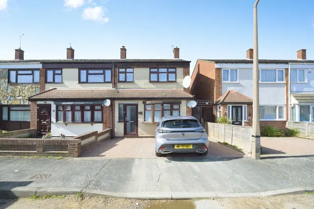 Flamingo Walk, Hornchurch, RM12, photo 1