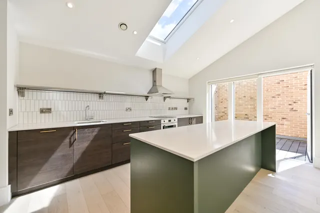 Photo 3 — Showflat 3 (3 bed), Charter Place, Hounslow