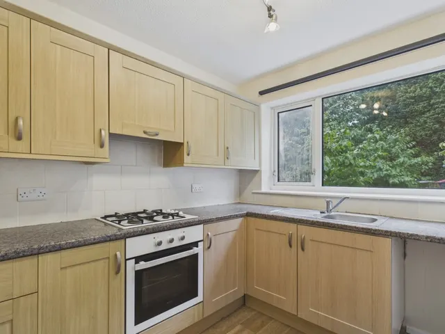 Photo 3 — Sunnybank Crescent, Rotherham