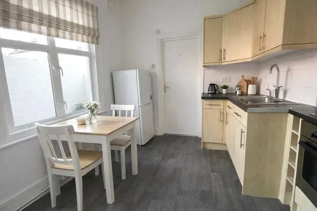 Lee High Road, London, SE13, photo 2
