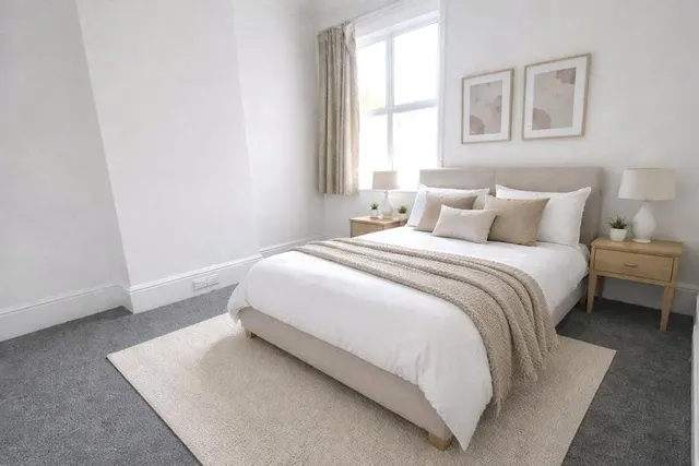 Lee High Road, London, SE13, photo 1