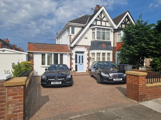 St. Annes Road, Blackpool, FY4, photo 1