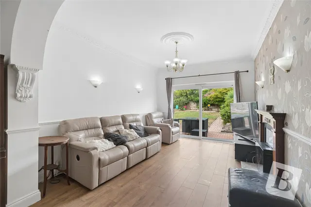 Photo 3 — Grosvenor Drive, Hornchurch, RM11