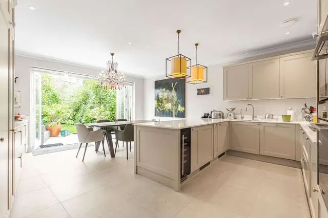Barrons Chase, Richmond, TW10, photo 1