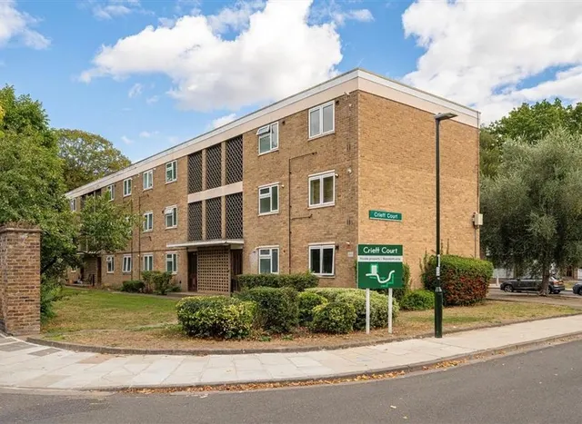 Crieff Court, Teddington, TW11, photo 1