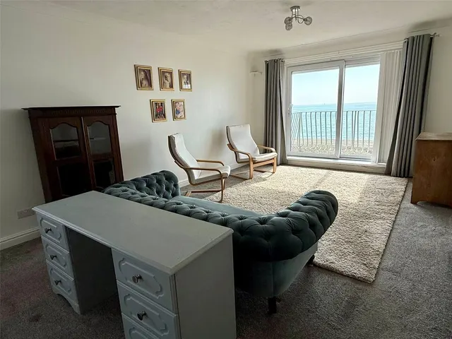 Southwood Road, Hayling Island, PO11, photo 2