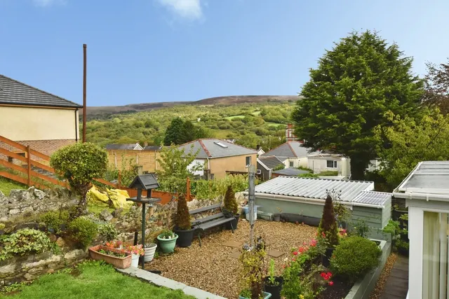 Ceidrim Road, Garnant, SA18, photo 2