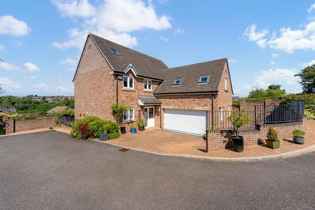 Gomersal Lane, Dronfield, photo 2