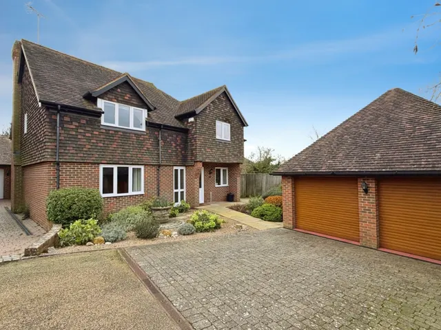 TENTERDEN, photo 1