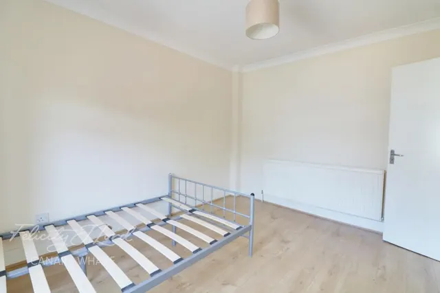 Burdett Road, E14, photo 3