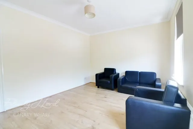 Burdett Road, E14, photo 2
