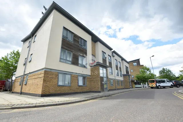 Ballantyne Drive, Essex, Colchester, CO2 8GL, photo 1