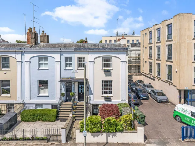 Bath Road, Cheltenham, GL53, photo 1