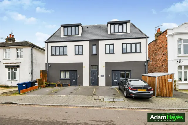 Hutton Grove, North Finchley, N12, photo 1
