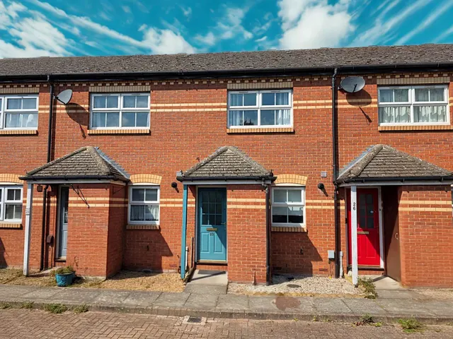 2 bedroom house — Old Brewery Close, Aylesbury