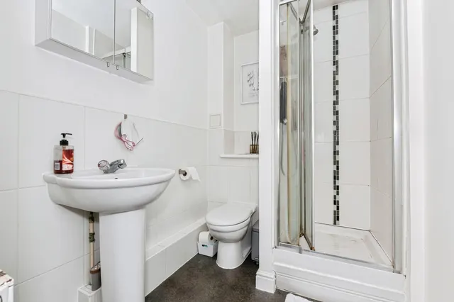 Evelyn Walk, Greenhithe, DA9, photo 2