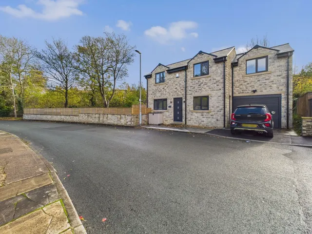 Westfield Drive, Lightcliffe, HX3, photo 1