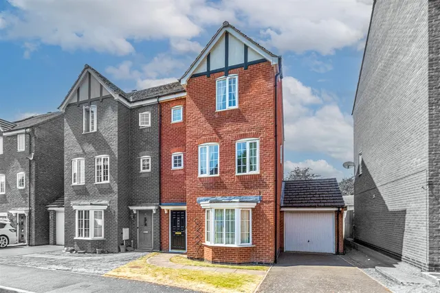 Erringtons Close, Oadby, LE2, photo 1