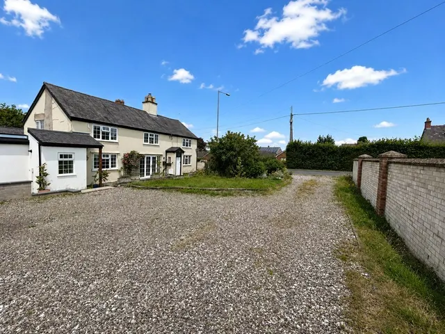 Mold Road, Mynydd Isa, CH7, photo 1