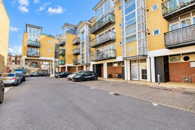 Malt House Place, Romford, RM1, photo 1