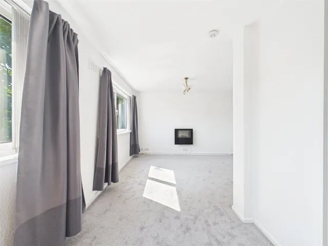 Clarendon Crescent, Eccles, M30, photo 3