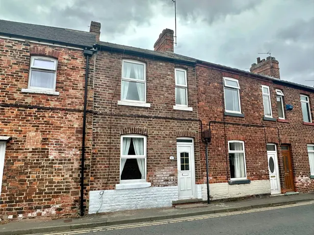Romanby Road, Northallerton, North Yorkshire, DL7 8NG, photo 1