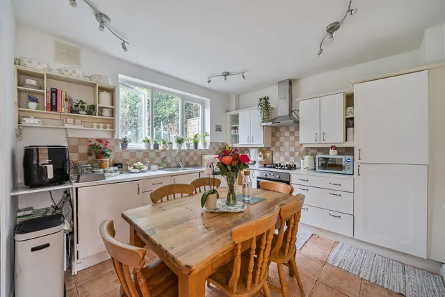 Photo 3 — Bloomhall Road, SE19