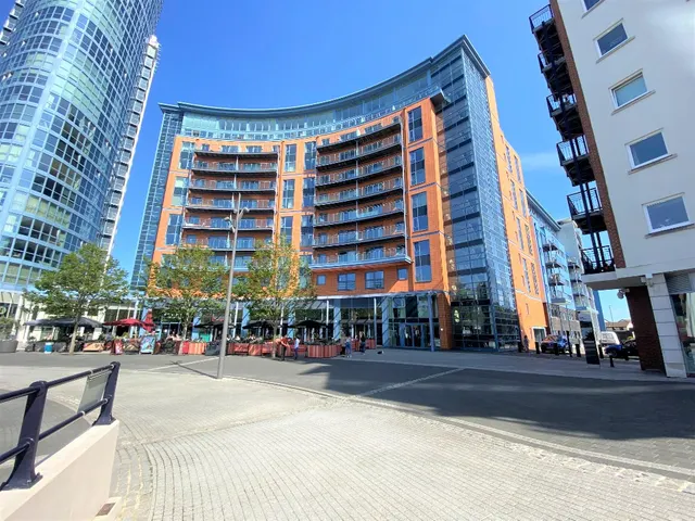 The Crescent Building, Gunwharf Quays, Portsmouth, PO1, photo 1