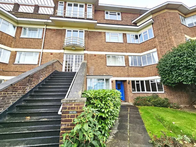Hanger Green, London, W5, photo 1