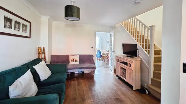 Bates Way, Swindon, SN2, photo 2
