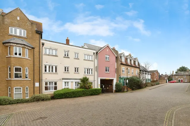 Roche Close, Rochford, Essex, SS4, photo 1
