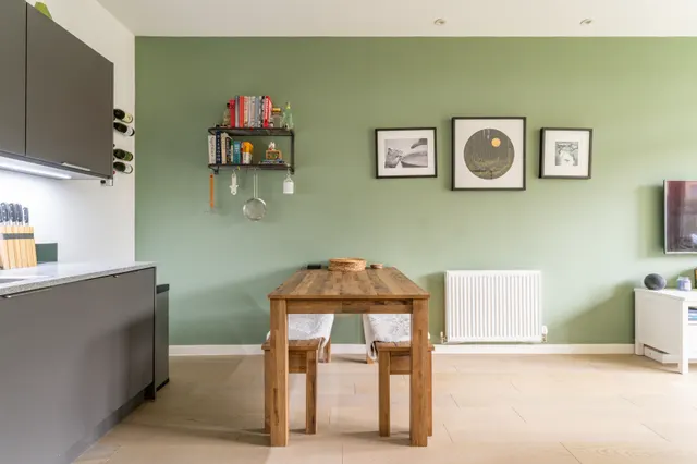 Photo 3 — 10 Chatfield Road, London, SW11