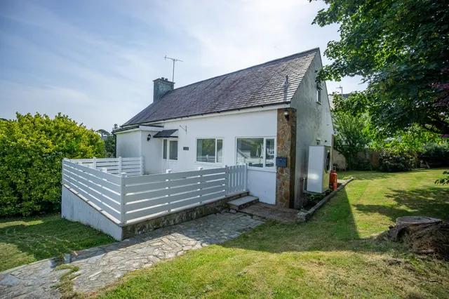 Photo 2 — 1 Cae Pin Estate, Abersoch, Pwllheli, Gwynedd, LL53 7UH