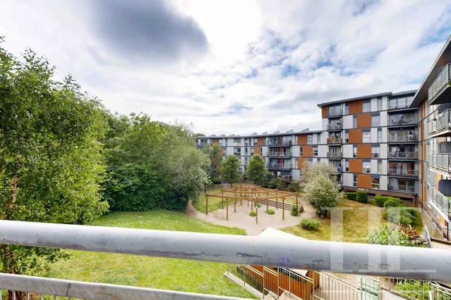 Commonwealth Drive, Crawley, RH10, photo 1