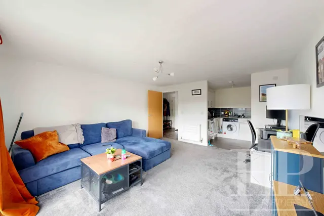 Commonwealth Drive, Crawley, RH10, photo 2