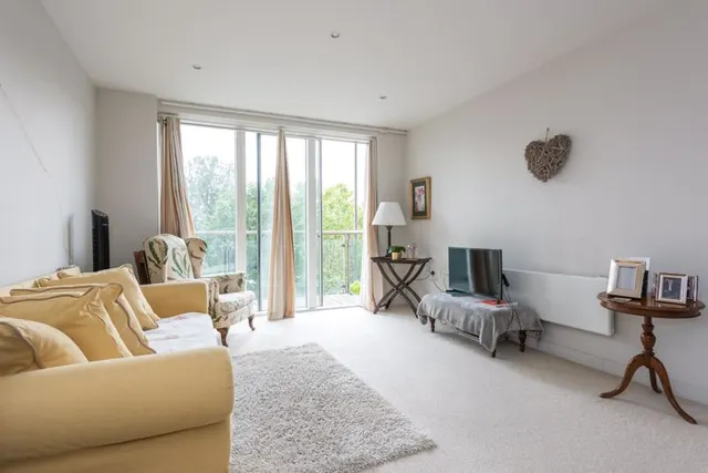Photo 2 — The Heart, Walton-On-Thames KT12 1GB