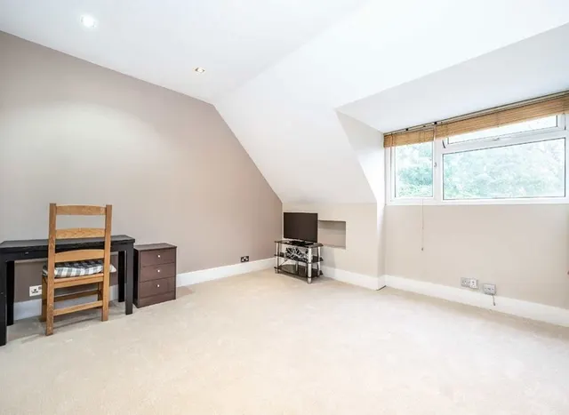 Bridge Road, East Molesey, KT8, photo 2