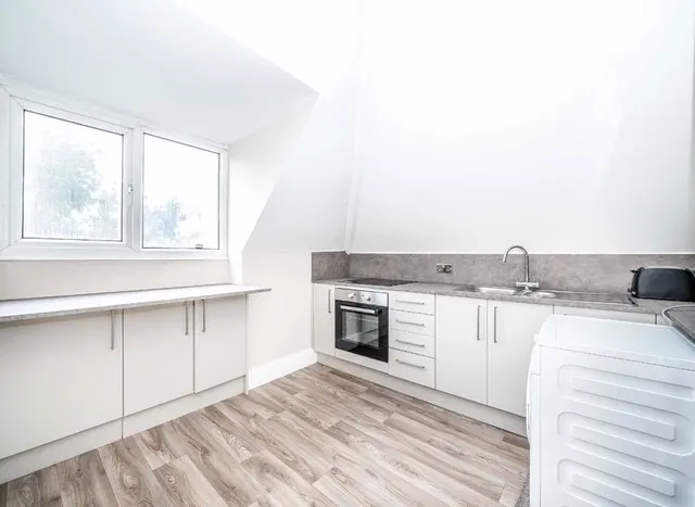 Bridge Road, East Molesey, KT8, photo 3