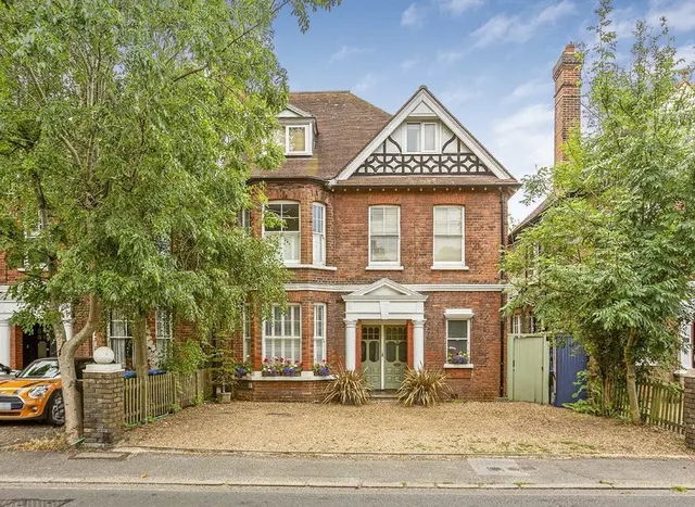 Bridge Road, East Molesey, KT8, photo 1