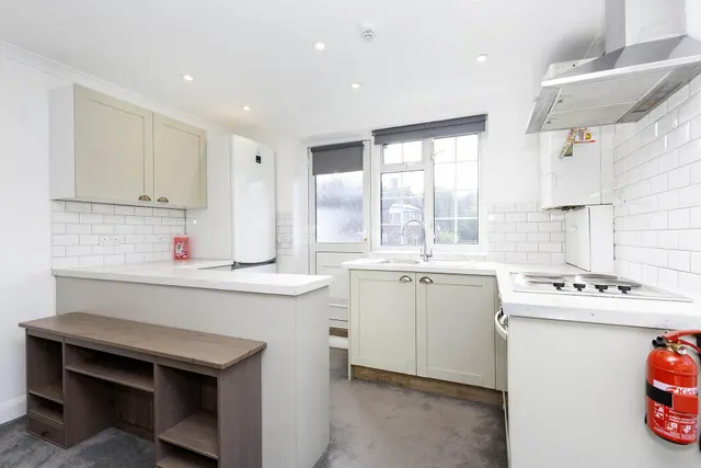 Stanley Gardens, London, NW2, photo 1