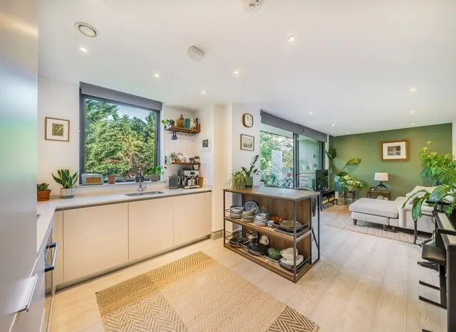 Indigo Square, Surbiton, KT6, photo 2