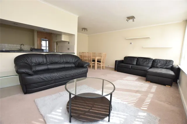 Ingledew Court, Leeds, LS17, photo 2